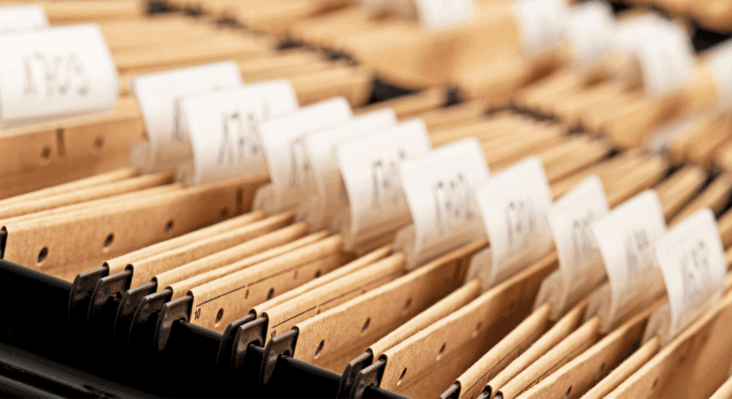 Hängeregister mit vertraulichen Dokumenten – sichere Aktenvernichtung in Düsseldorf durch Die Fantastischen Zwei